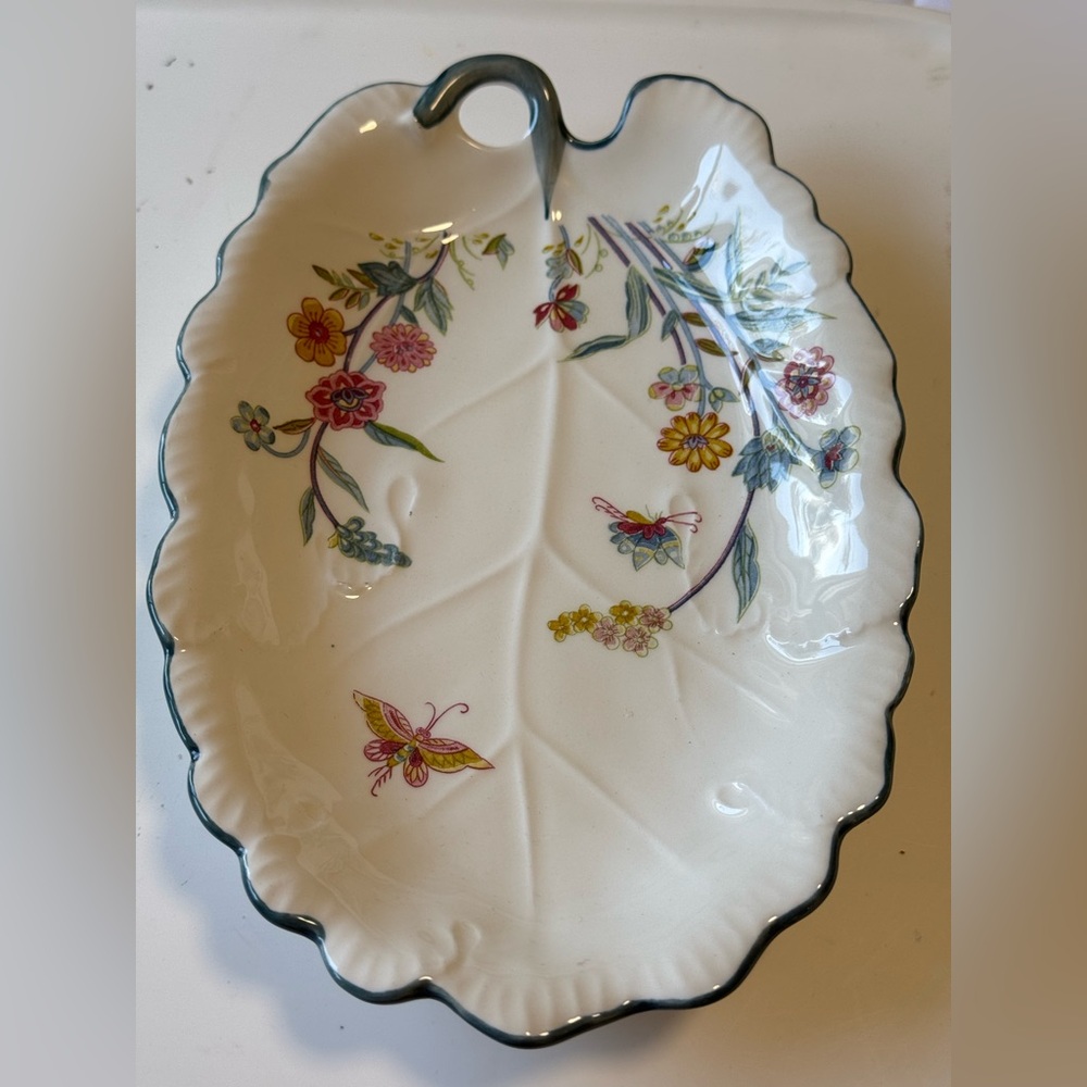 Jardine by Andrea leaf shaped ceramic serving dish with a floral pattern